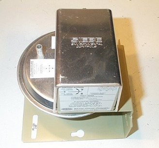 Barber Colman (Schneider Electric) PF-308 Floating Differential Pressure Electric Air Flow Switch 3.2" to 10" W.C.